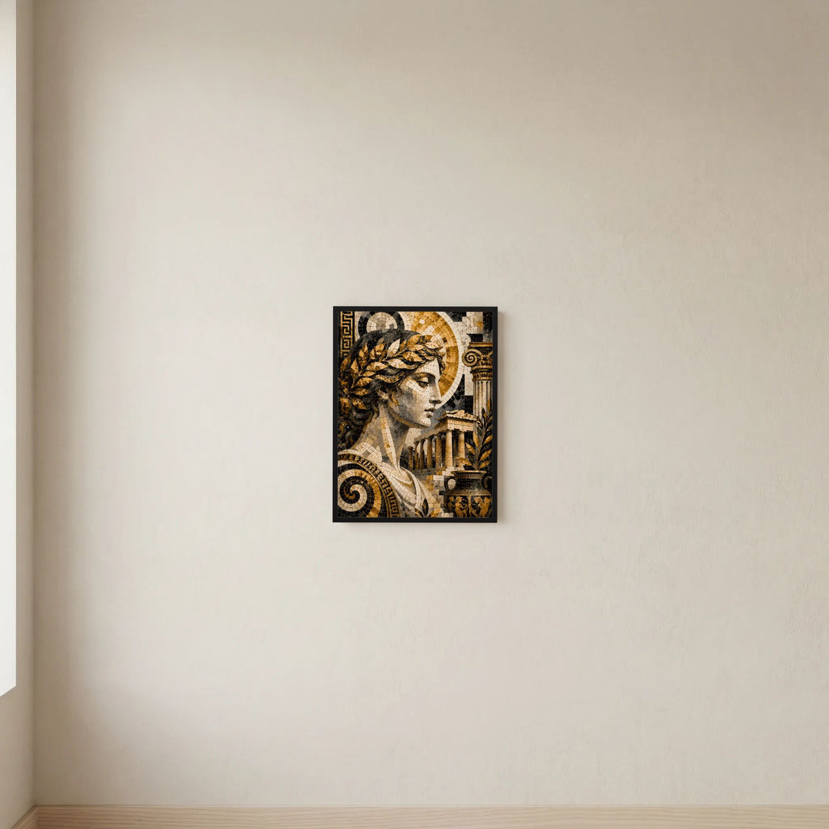 Poster zeigt antike Mosaik-Göttin in Gold und Schwarz im quadratischen Rahmen
