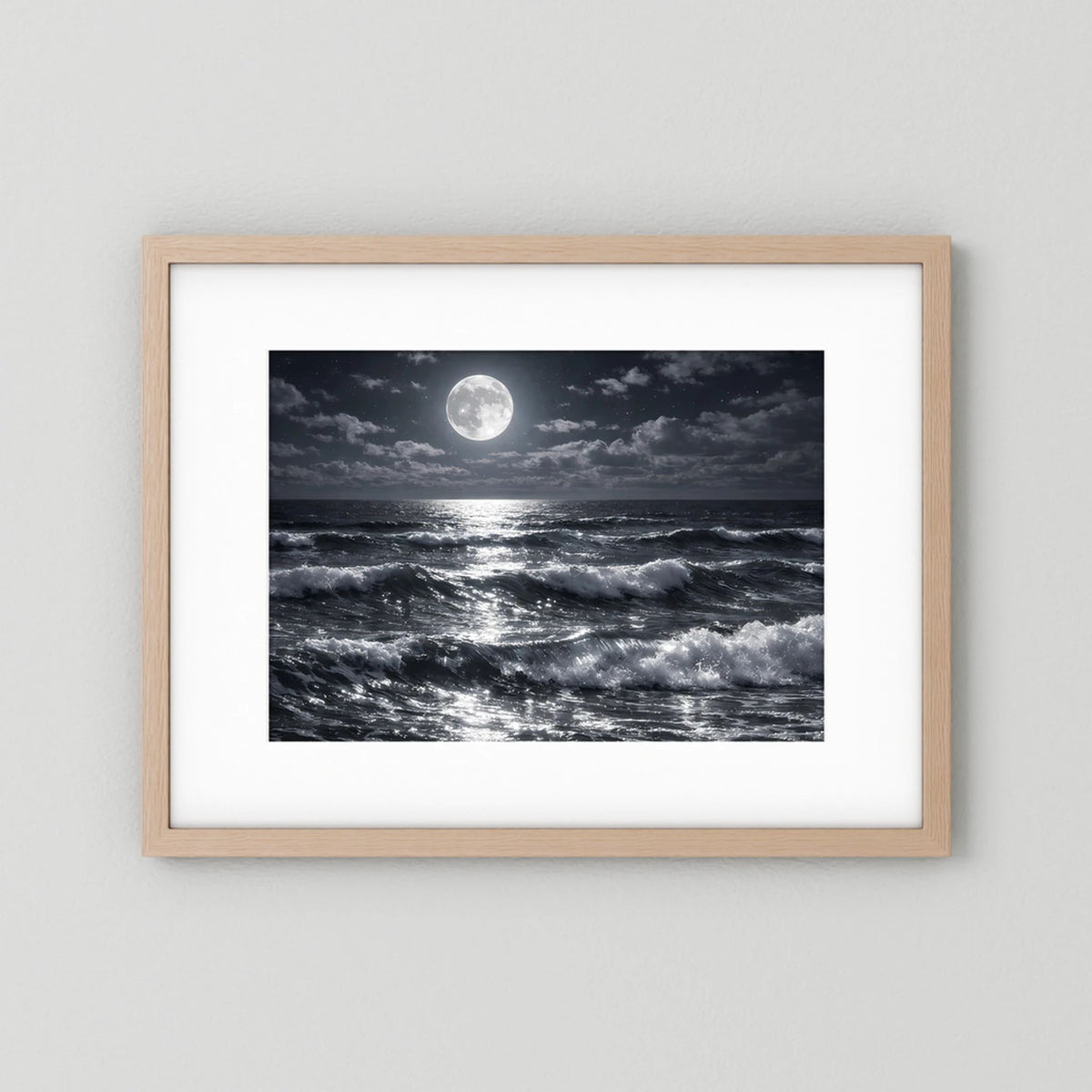 Wandbild mit Meerwellen im Mondlicht und Vollmond, querformat mit heller Holzrahmung