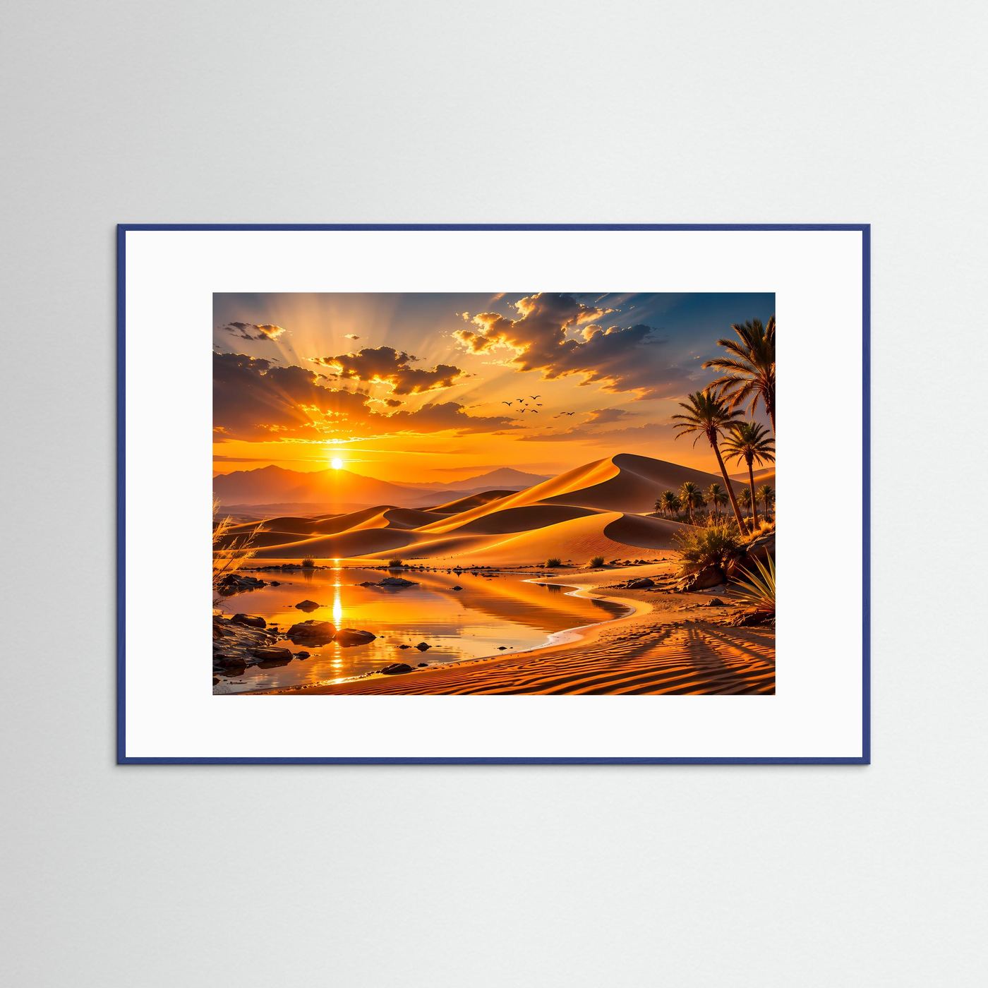 Gerahmter Kunstdruck Wüstenoase bei Sonnenuntergang mit Palmen und Dünen, blauer Rahmen