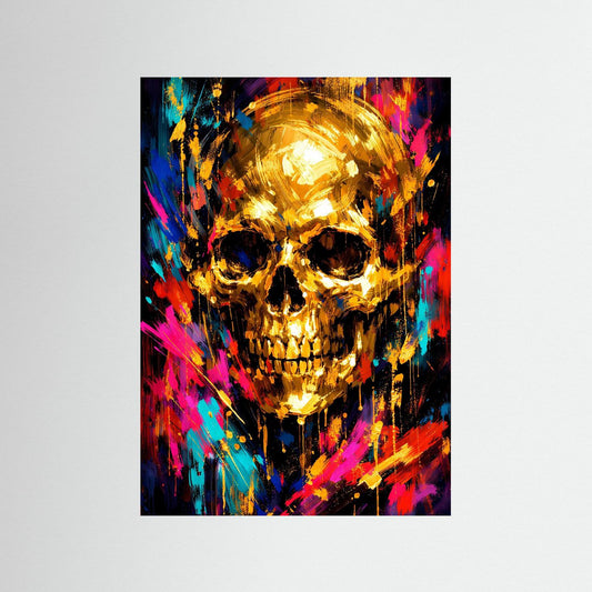 Totenkopf-Kunstposter mit goldenem Schädel und bunten Farbspritzern im Hochformat
