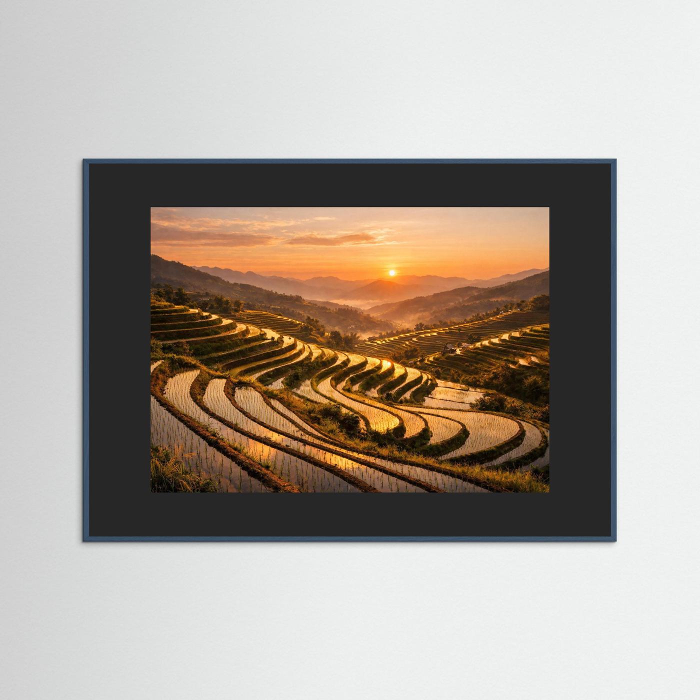 Wandbild mit Reisterrassen bei Sonnenuntergang, schwarzer Rahmen