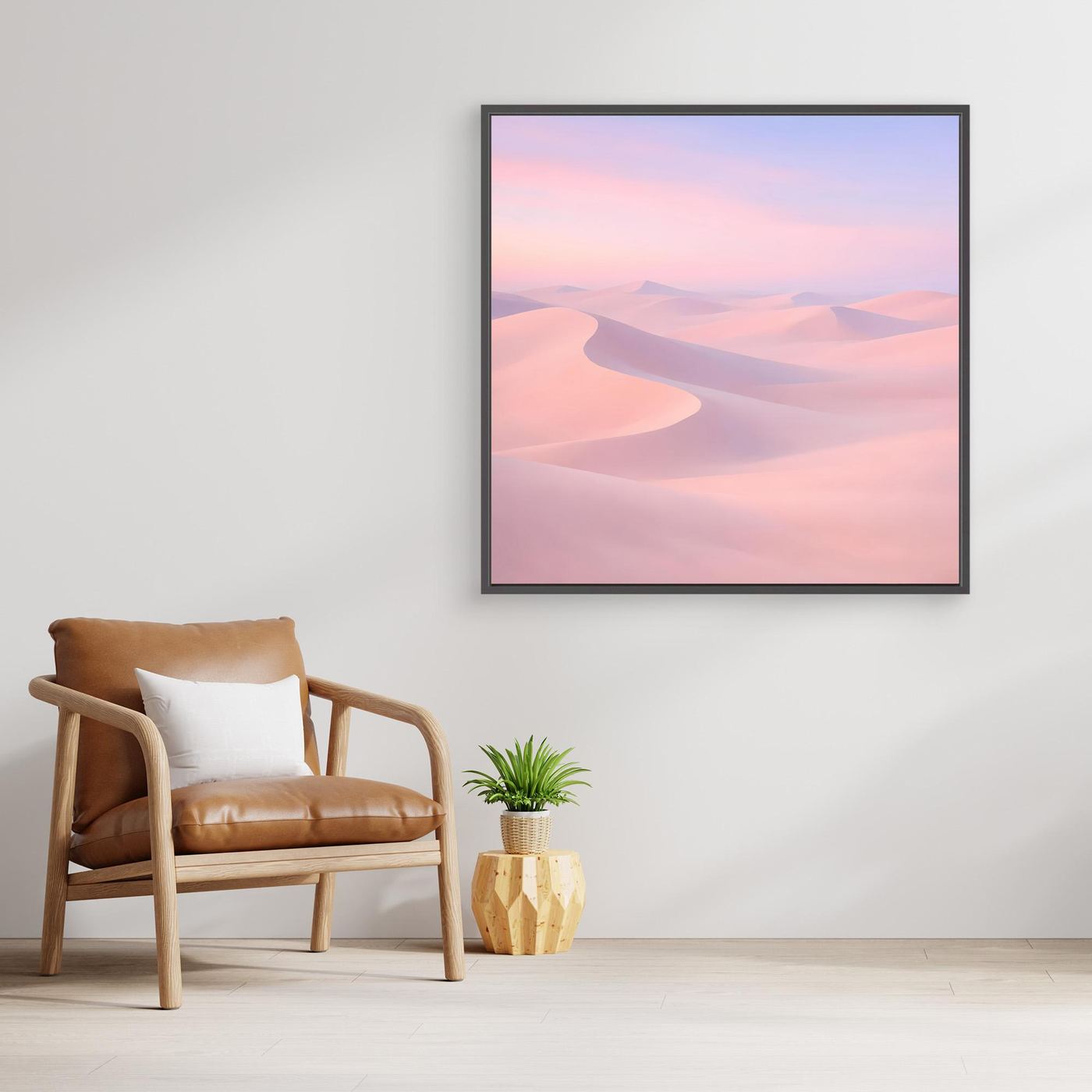 Quadratisches Leinwandbild mit Wüstendünen in Pastellrosa/Violett, schwarzer Rahmen