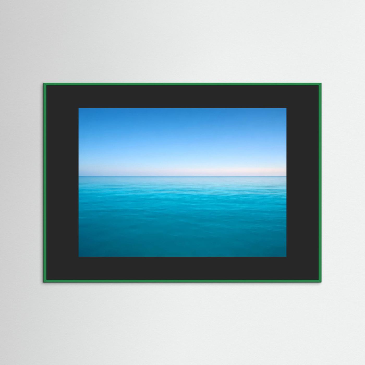 Horizont-Poster Meerblick im Querformat mit dunkelgrünem Rahmen