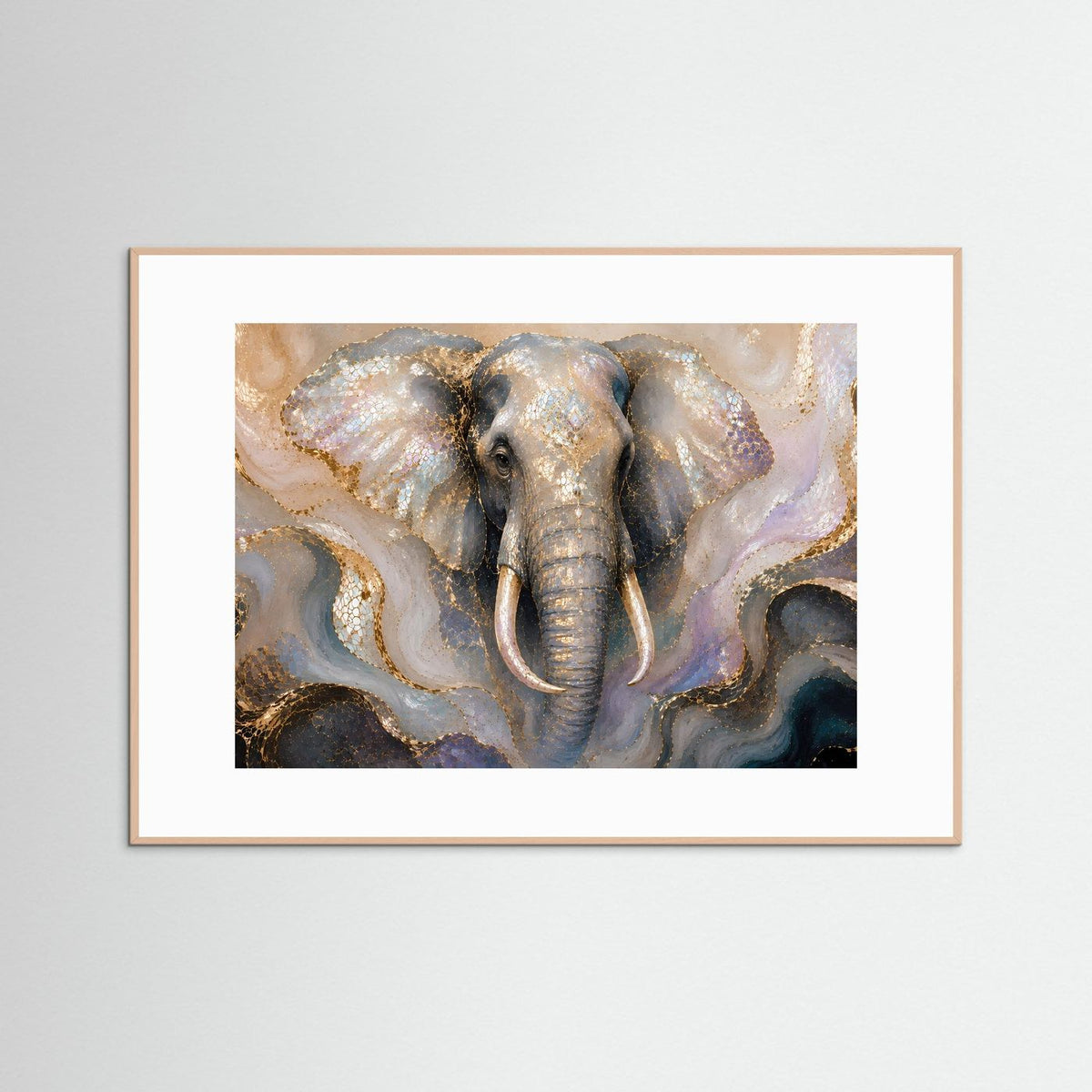 Querformat-Poster mit Elefant im Perlmutt-Look, in hellem Holzrahmen und weißer Einfassung