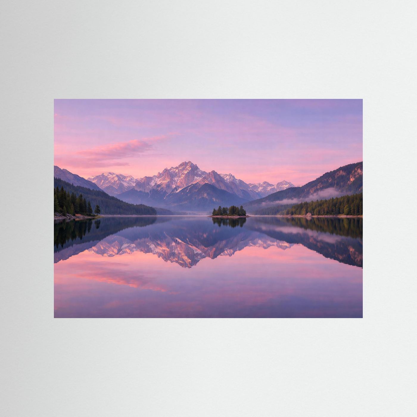 Naturposter im Querformat mit Alpenpanorama und Spiegelung im See bei Dämmerung
