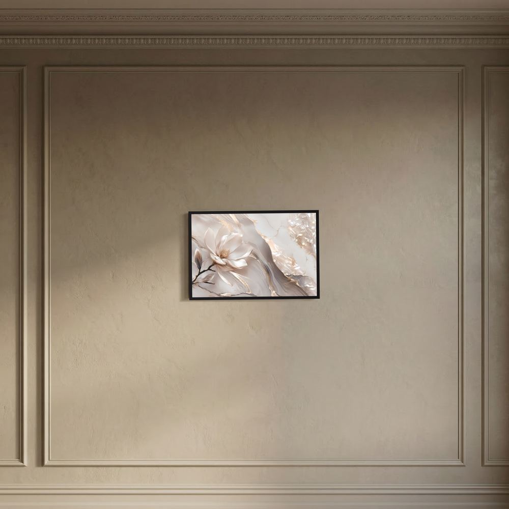 Wandbild mit weißer Magnolie und goldenen perlmuttfarbenen Akzenten im schwarzen Rahmen