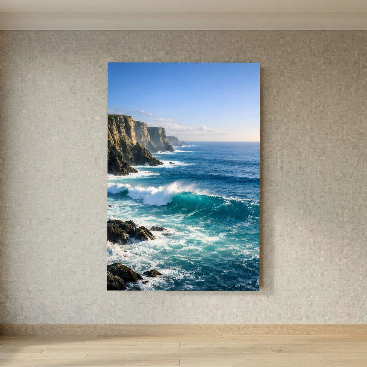Hochformatiges Wandbild mit blauem Rand: türkisblaues Meer, Gischt und Klippen