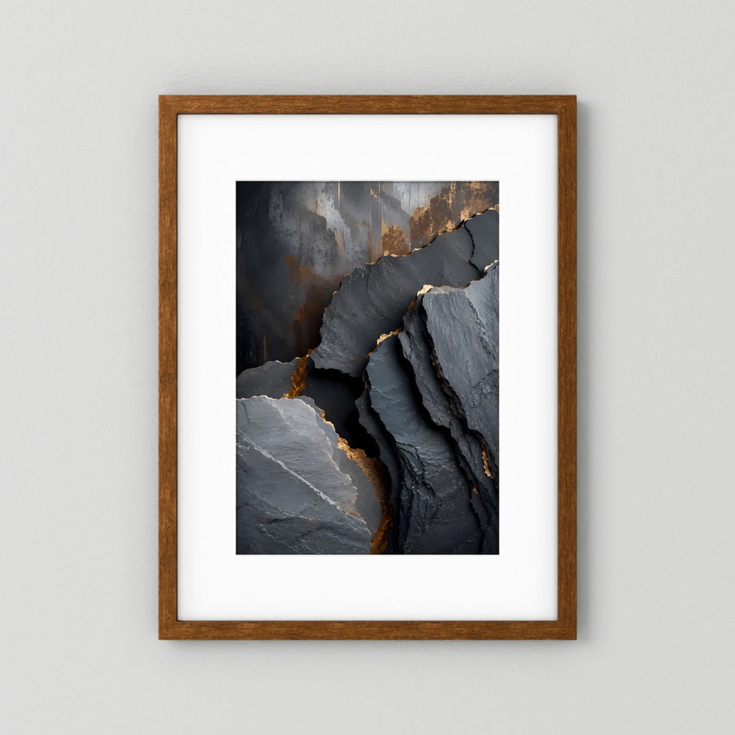Poster mit Holzrahmen und weißem Passepartout, abstrakte Steinlandschaft in Gold und Grau