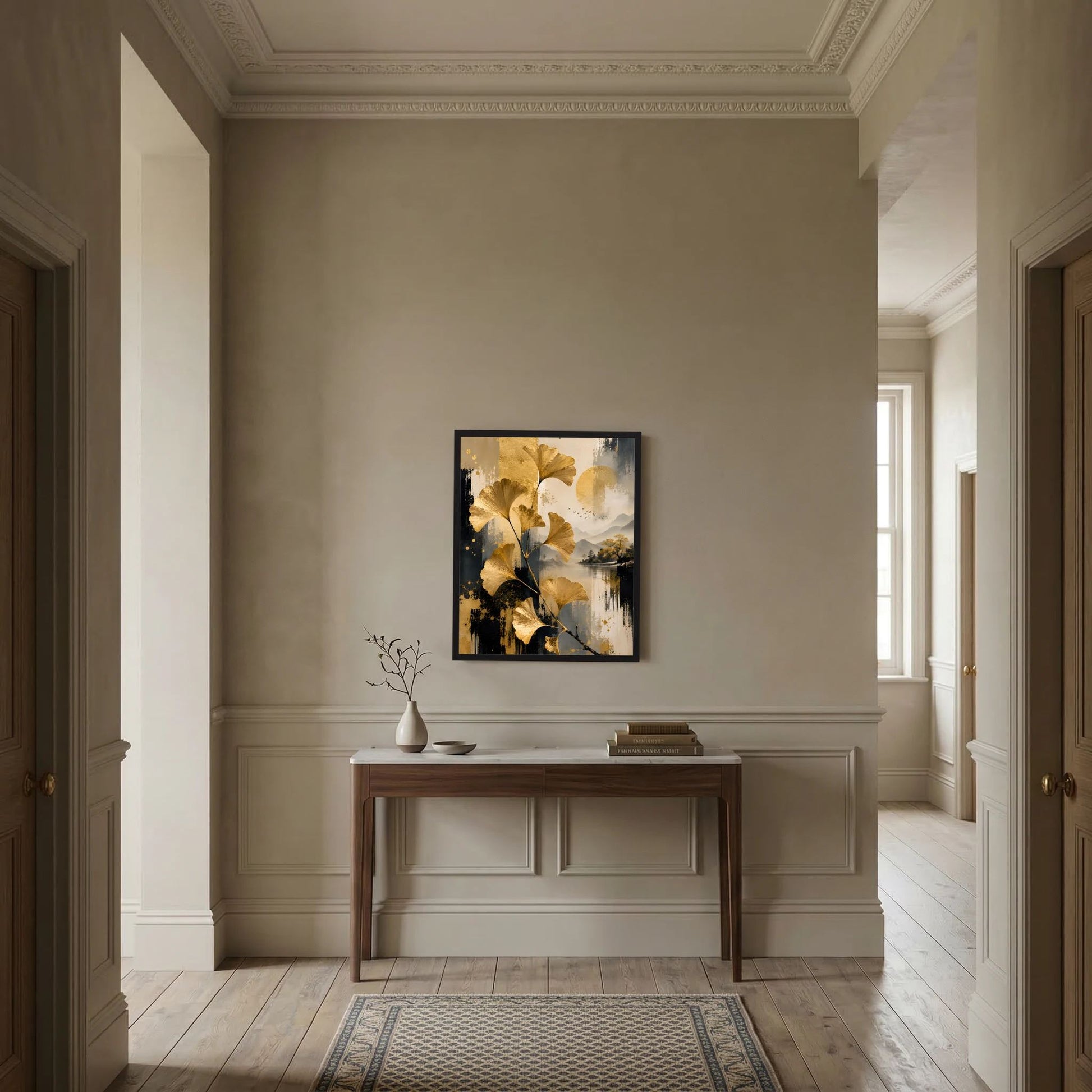 Kunstposter mit schwarzem Rahmen und goldenen Ginkgo-Blättern über dunklen See-Details