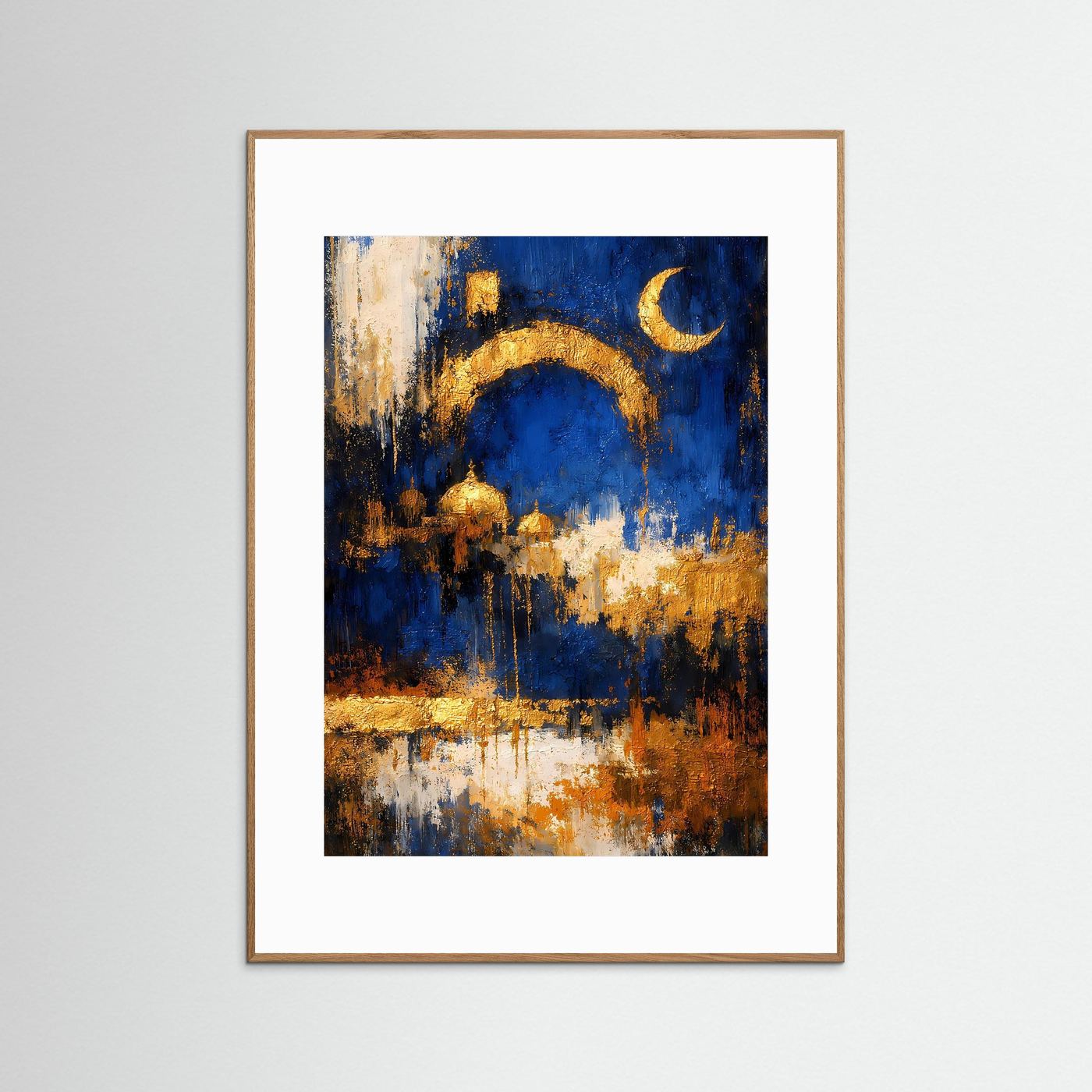 Kunstposter im hellen Holzrahmen, abstrakte orientalische Szene mit goldener Mondsichel