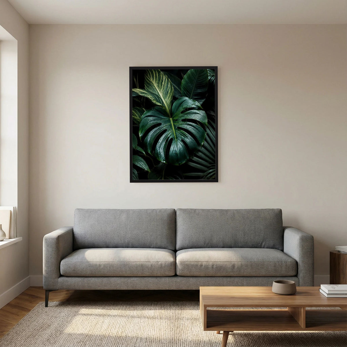 Schwarzer gerahmter Druck mit Monstera-Blättern in dunklem Grün