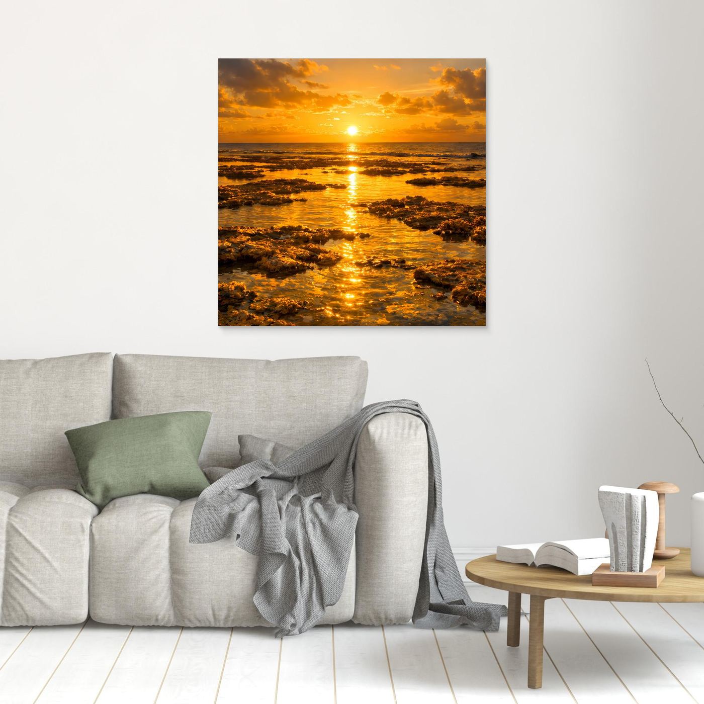 Quadratisches Leinwandbild mit goldenem Sonnenuntergang am Meer, ohne erkennbaren Rahmen