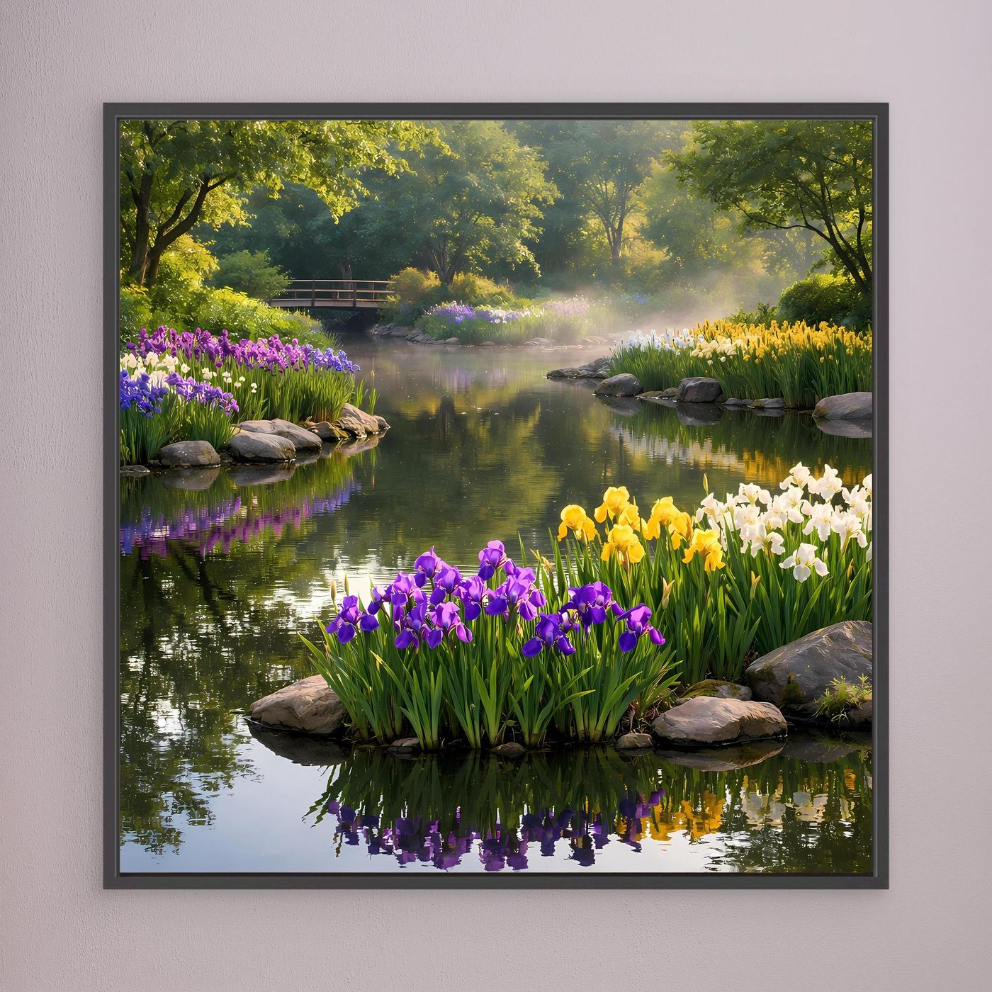 Gerahntes Leinwandbild mit lila und gelben Schwertlilien am Teich, Spiegelung im Wasser