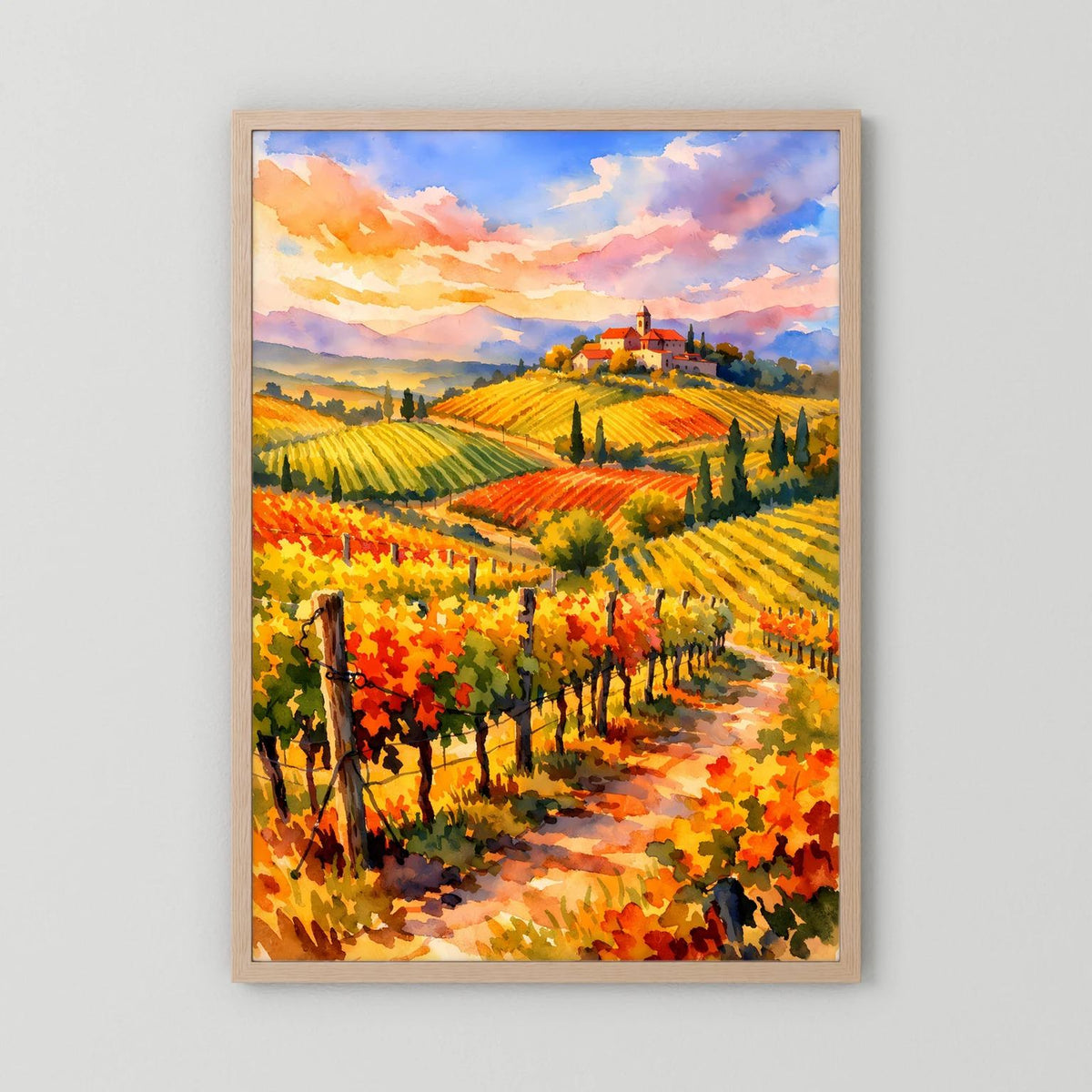 Hochformatiges Weinberg-Poster mit italienischer Landschaft, brauner Holzrahmen