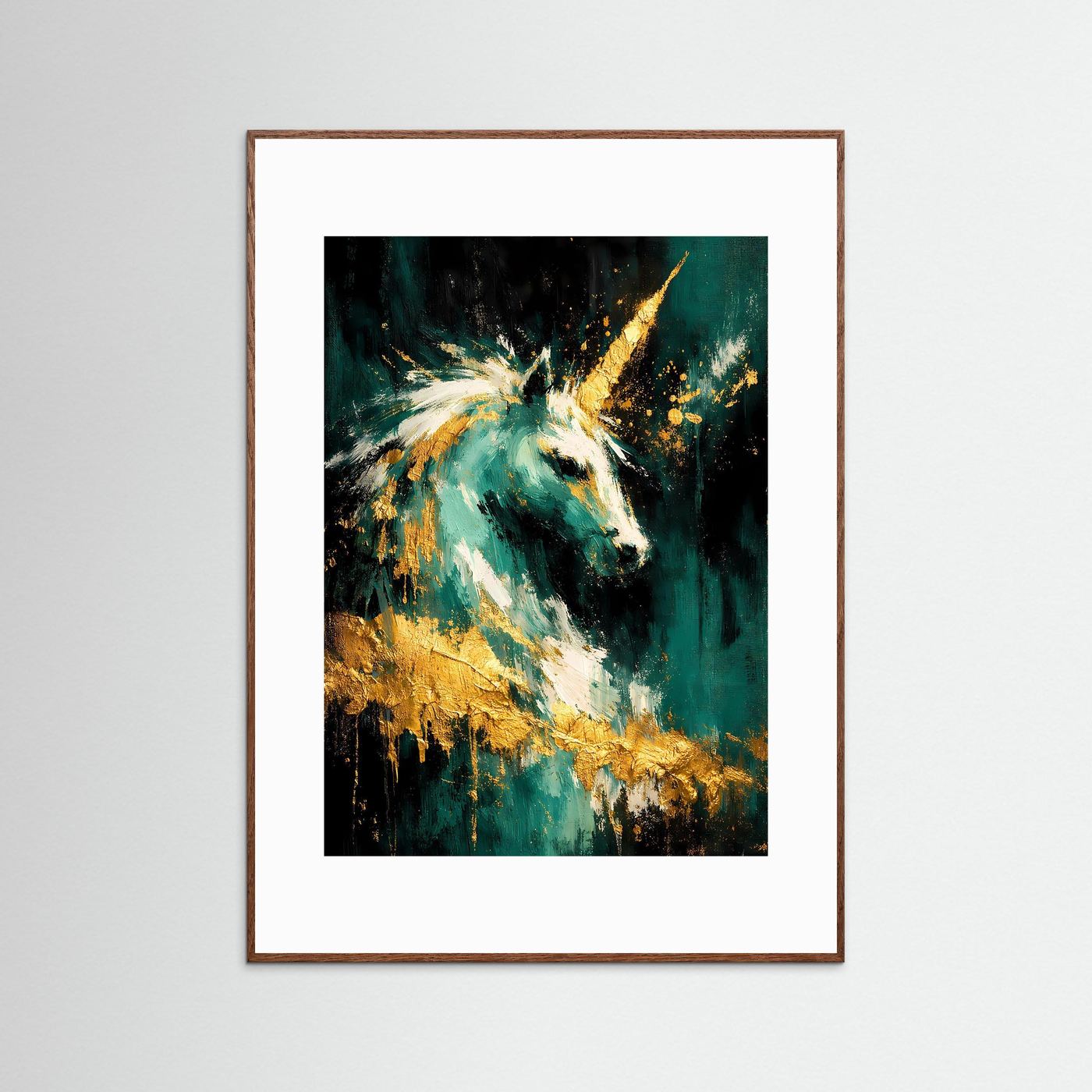 Gerahmtes Kunstposter Einhorn, smaragdgrün und flüssiges Gold, dunkelbraun gerahmt.