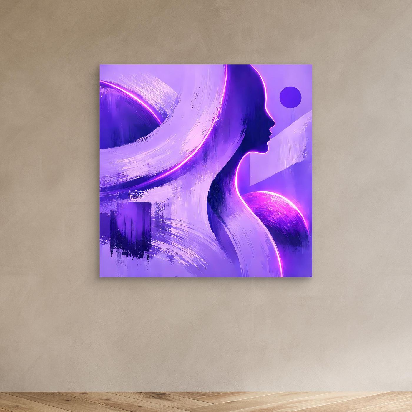 Leinwandbild mit abstrakter Frauensilhouette in Lila-Neon und diagonalen Pinselstrichen