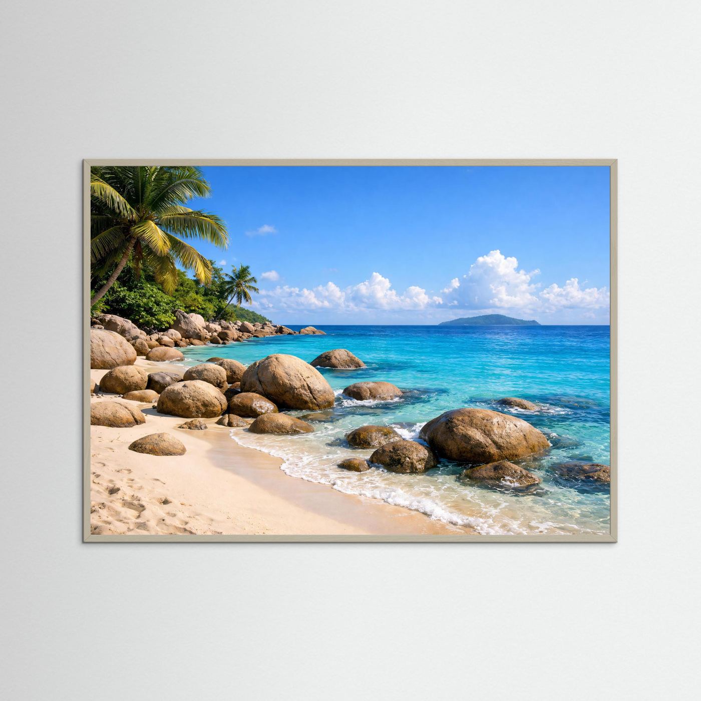 Panorama-Meerstrand-Poster im Querformat mit hellem Holzrahmen: Küste mit türkisfarbenem Meer