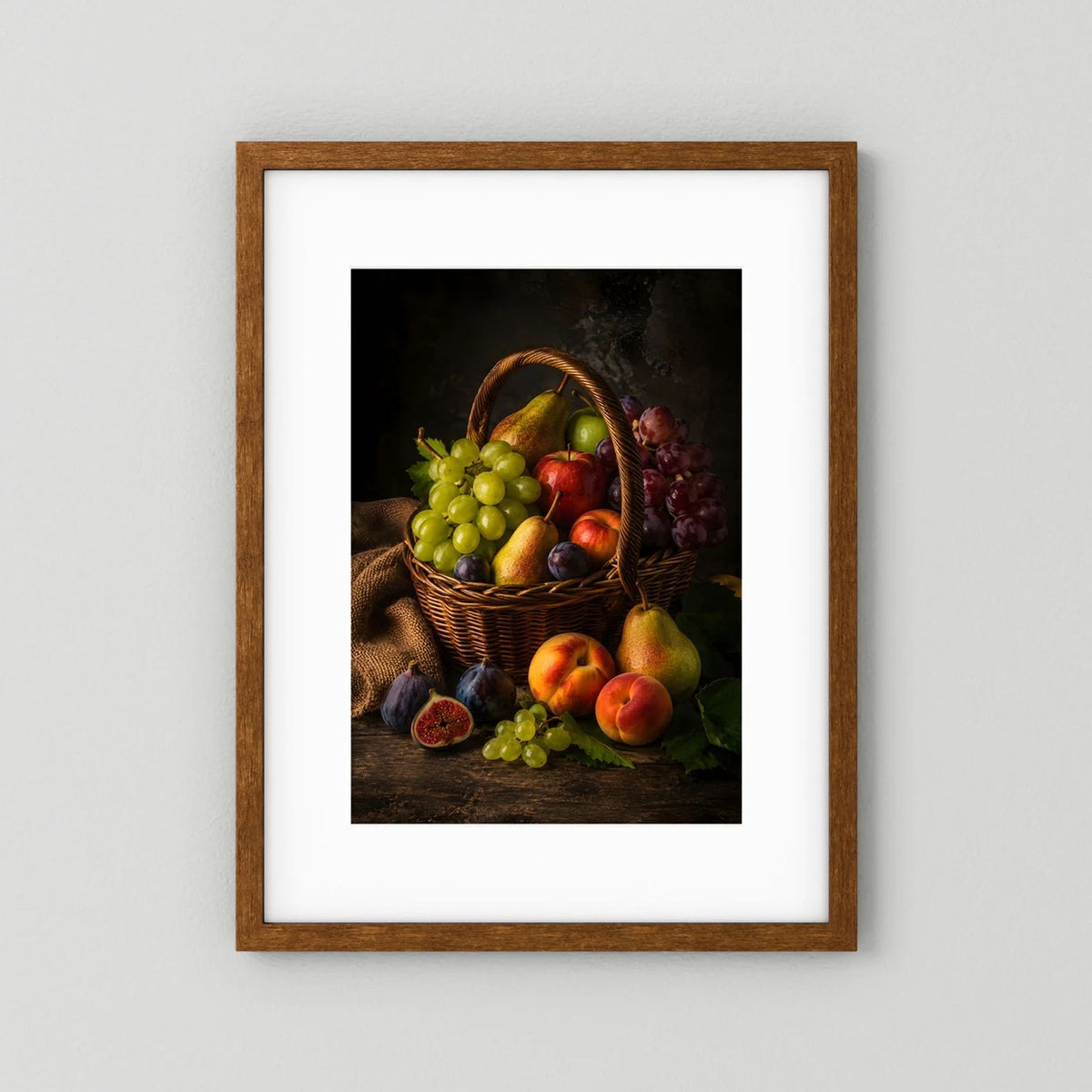 Poster mit Obstkorb-Stillleben, vertikal, brauner Holzrahmen