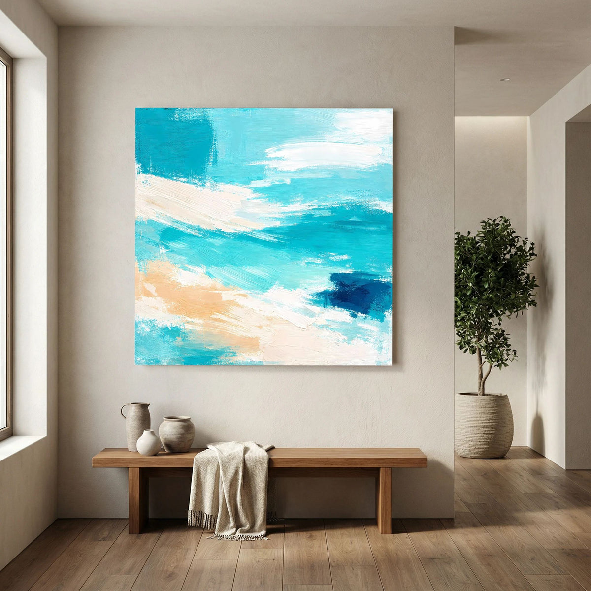 Quadratisches Leinwand-Wandbild mit dynamischen Pinselstrichen in Türkis, Blau und Sandtönen.