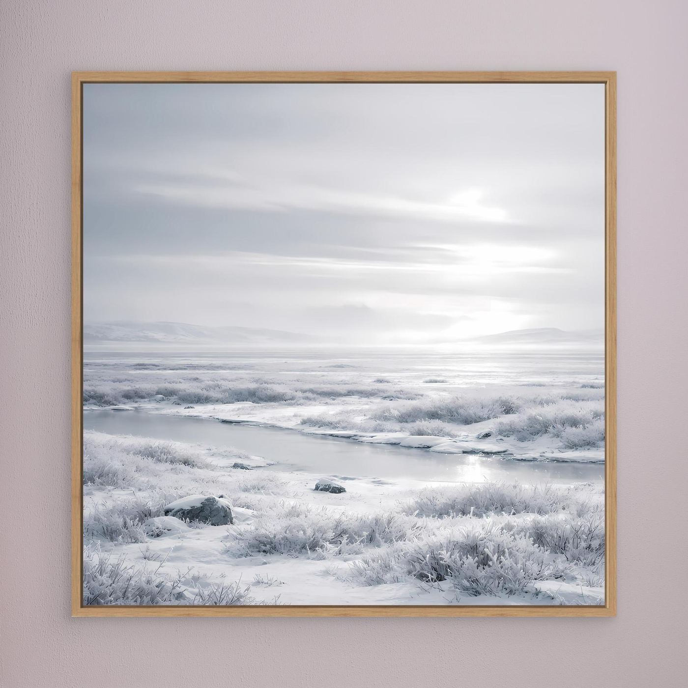 Leinwandbild mit verschneiter Winterlandschaft, naturfarbener Holzrahmen