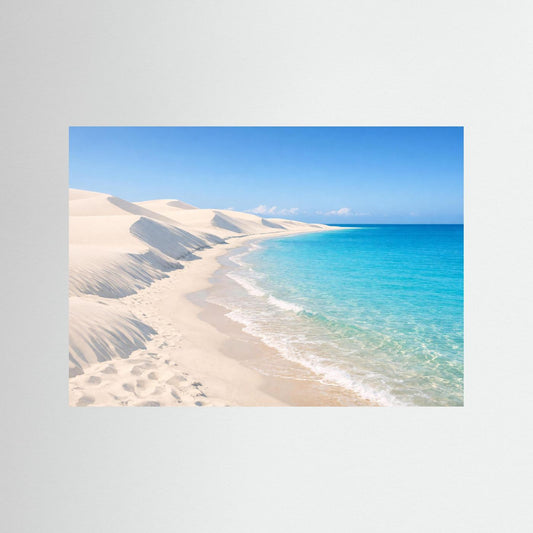 Poster Weiße Sanddünen am türkisfarbenen Meer | Majestätisches Küsten Wandbild