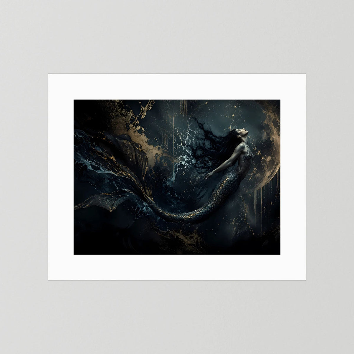 Querformatiges Fantasy-Wandbild mit Meerjungfrau, schwarz-gold, weißer Passepartout
