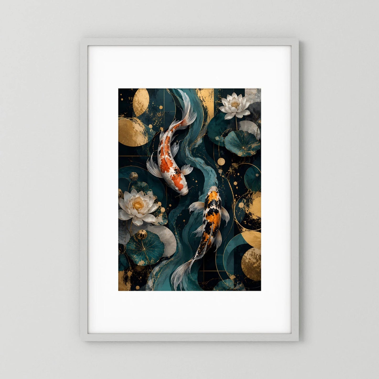 Poster im Hochformat mit Koi-Fischen und Lotusblüten in Petrol und Gold, weiß gerahmt