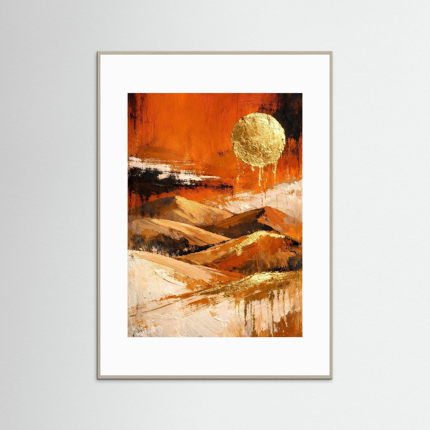 Abstraktes Landschafts-Poster im Hochformat, orangefarbene Berge, goldener Sonnenkreis, grau gerahmt