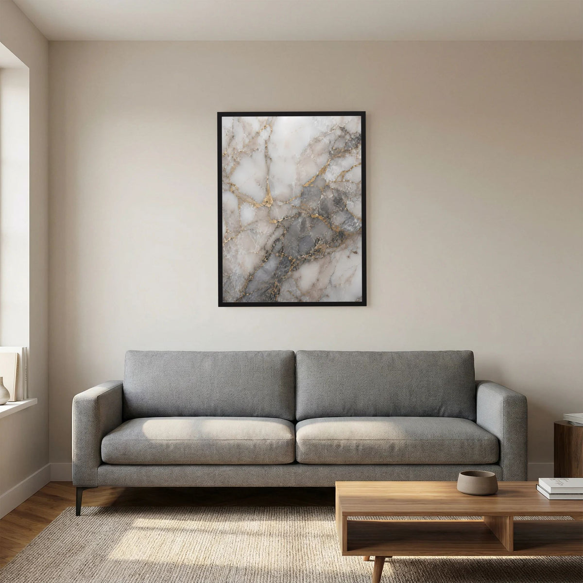 Hochformatiges Poster mit Marmoroptik in Weiß, Grau und goldenen Adern im schwarzen Rahmen