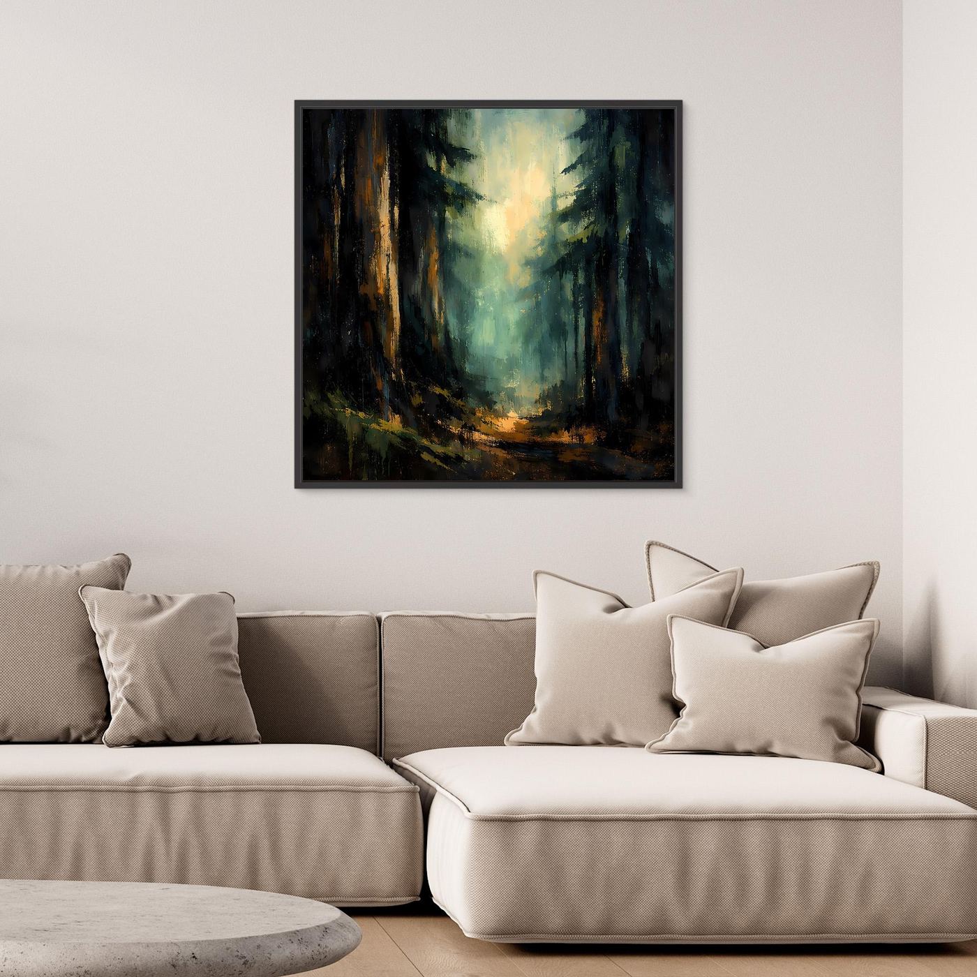 Abstraktes Tannenwald-Leinwandbild mit hellem Licht, dunkelgrüne Baumstämme, schwarz gerahmt