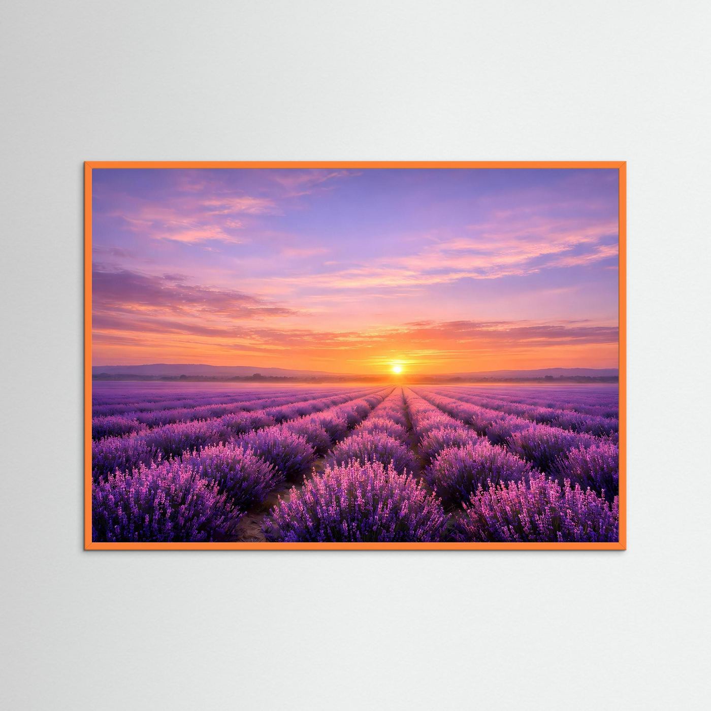 Wandbild mit Lavendelfeld und Sonnenuntergang im orangefarbenen Rahmen