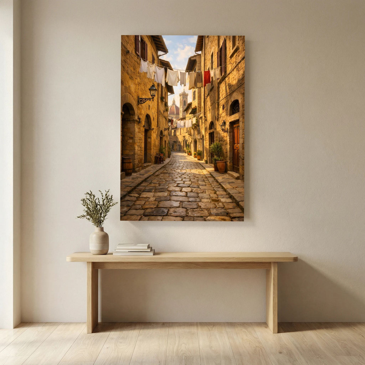 Hochformatiges Poster einer historischen Gasse mit Kopfsteinpflaster und Wäscheleinen