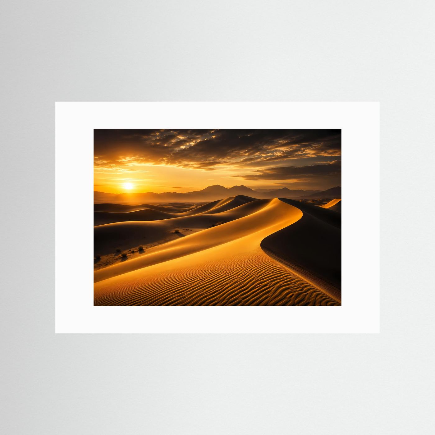 Wüstenposter ohne Rahmen mit weißem Passepartout, goldene Dünen im Sonnenuntergang