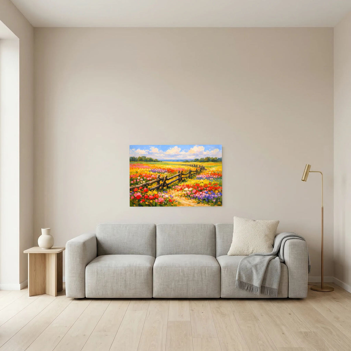 Querformatiges Wandbild mit Blumenfeld und langem Holzzaun im Sommerwiesenmotiv