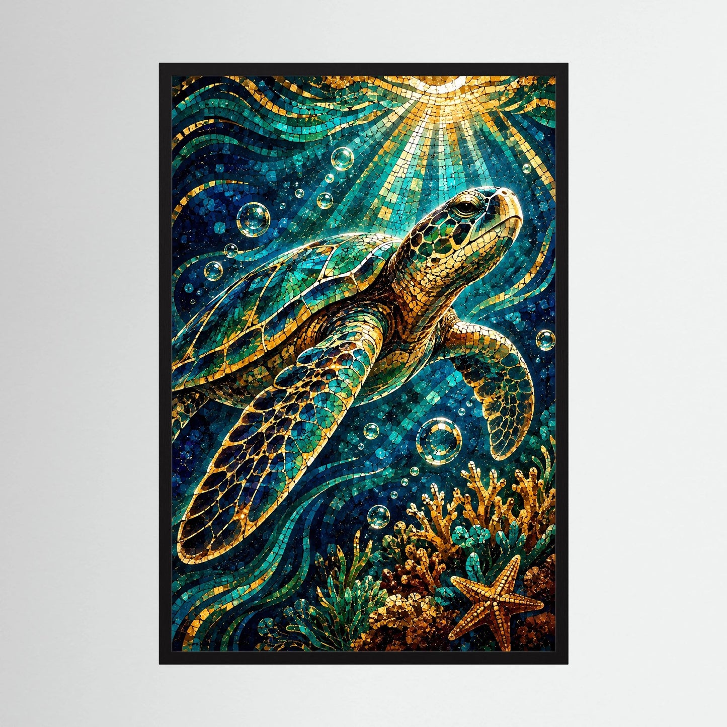 Hochformat-Poster mit Meeresschildkröte im Mosaikstil, türkis-goldenem Unterwassermotiv, schwarzer Rahmen