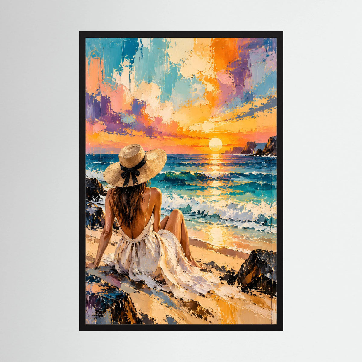 Poster im schwarzen Rahmen mit sitzender Frau am Strand, Strohhut und bunter Sonnenuntergangszene