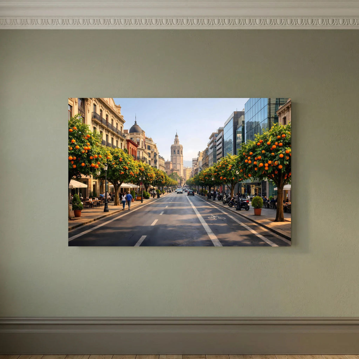 Querformat-Wandbild mit Stadtstraße, Orangenbäumen und Kirchturm/Dome in der Ferne