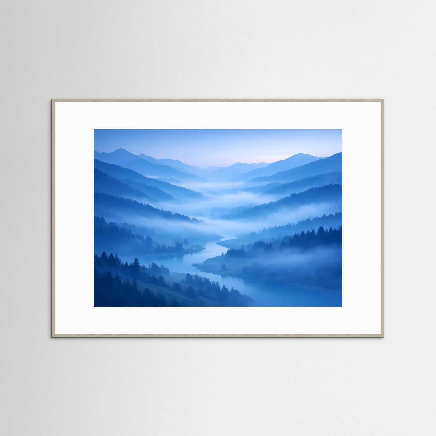 Wandbild mit Berglandschaft im Nebeltal, rechteckiger goldbrauner Holzrahmen