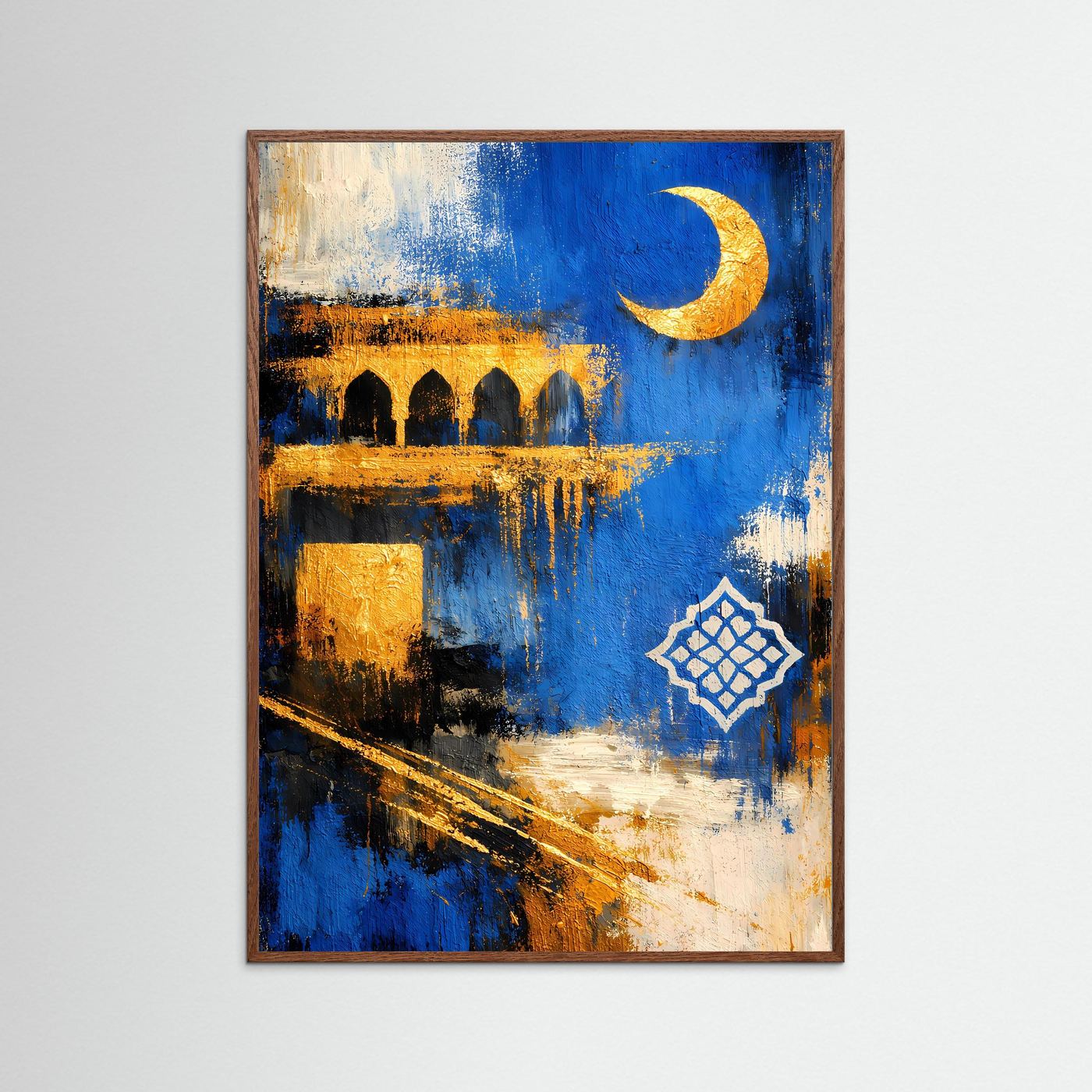 Hochformatiges Poster mit braunem Holzrahmen: abstraktes Mosaik, goldener Sichelmond, Ornament