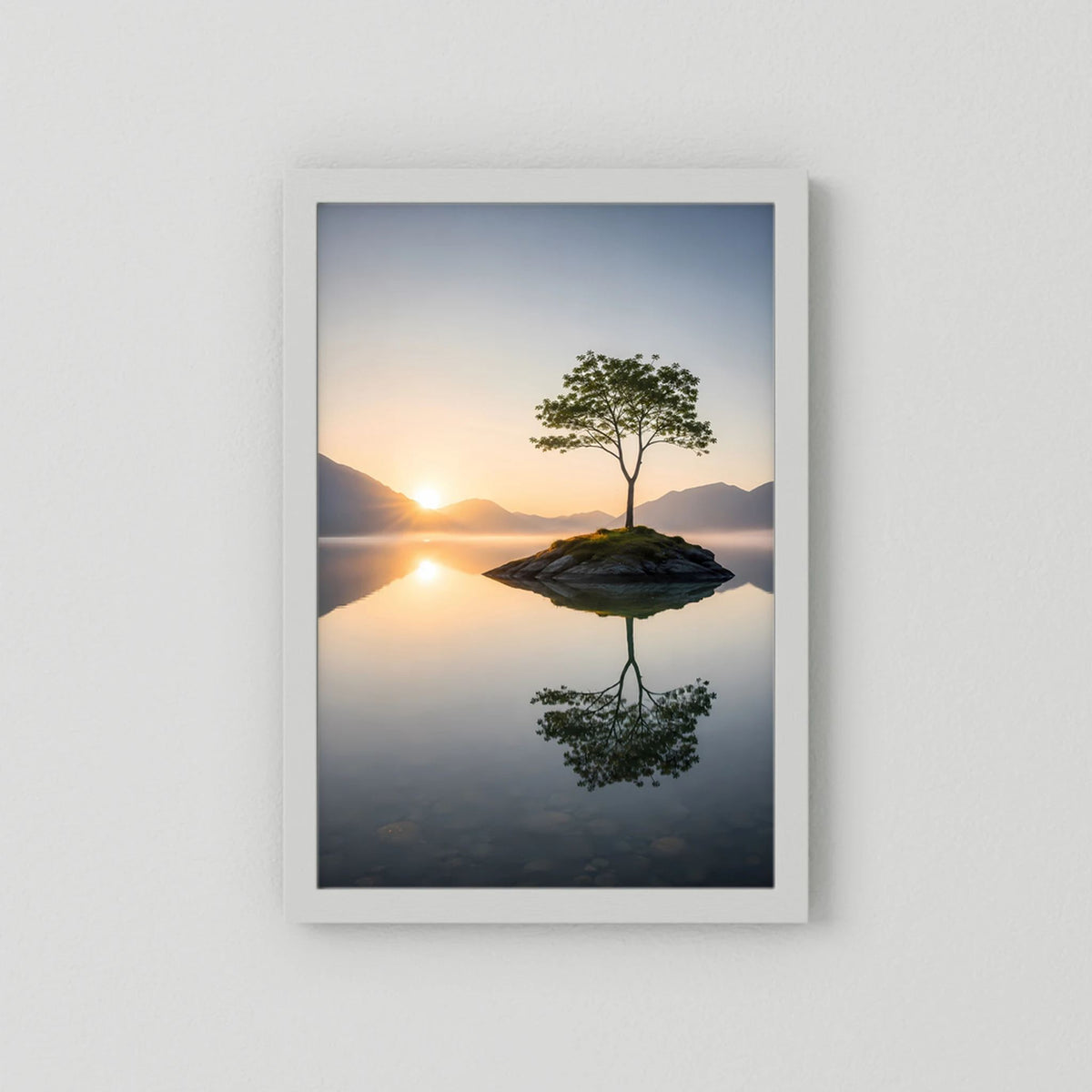 Poster mit weißem Rahmen, einsamer Baum auf kleiner Insel mit Spiegelung im See