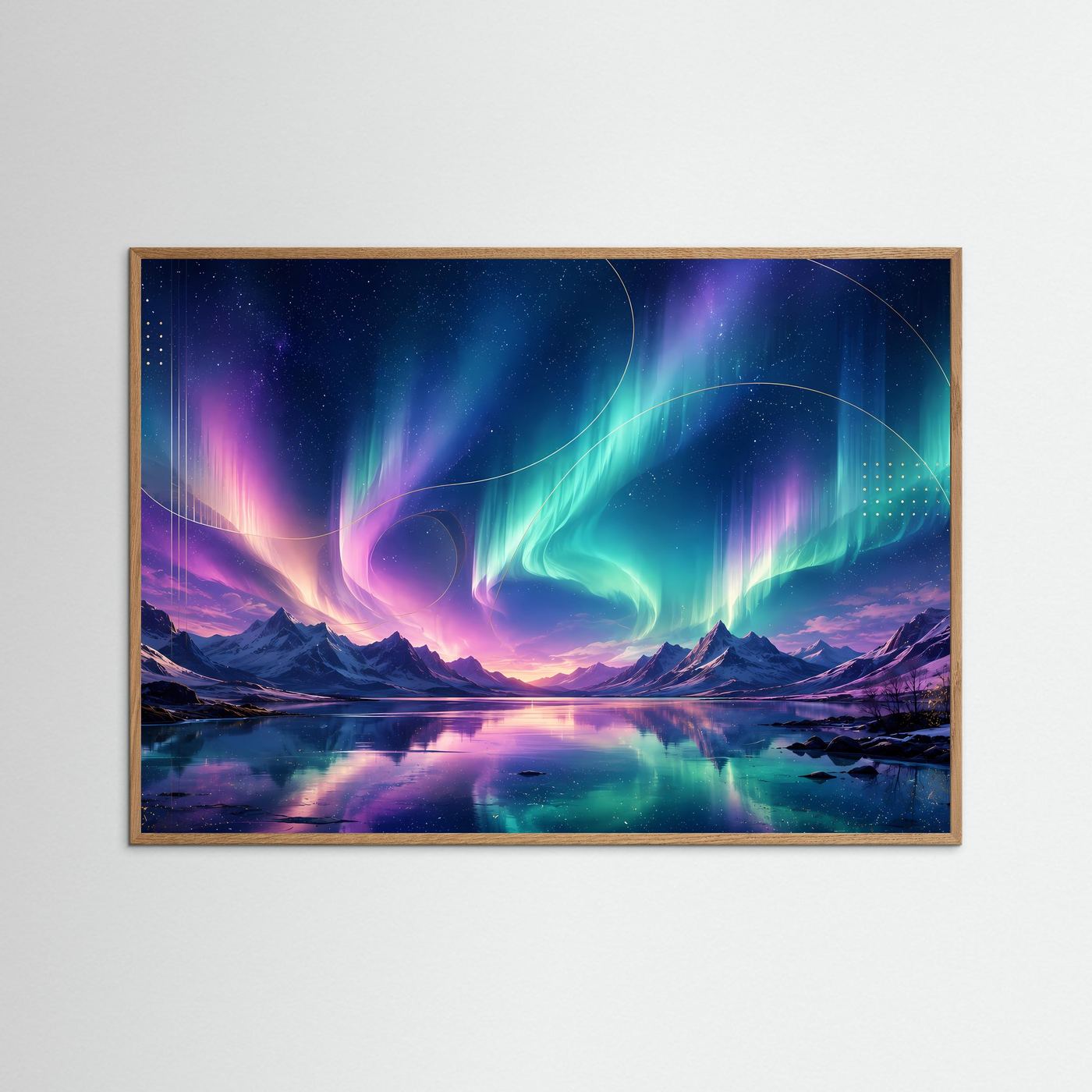 Poster im Querformat mit Nordlicht über Bergen und spiegelndem See, im hellbraunen Holzrahmen