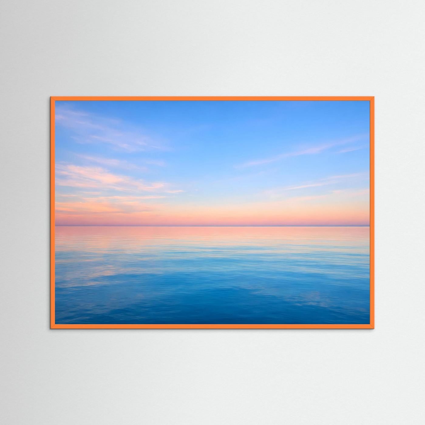 Wandbild mit Meerblick im Abendlicht, orangefarbener Rahmen