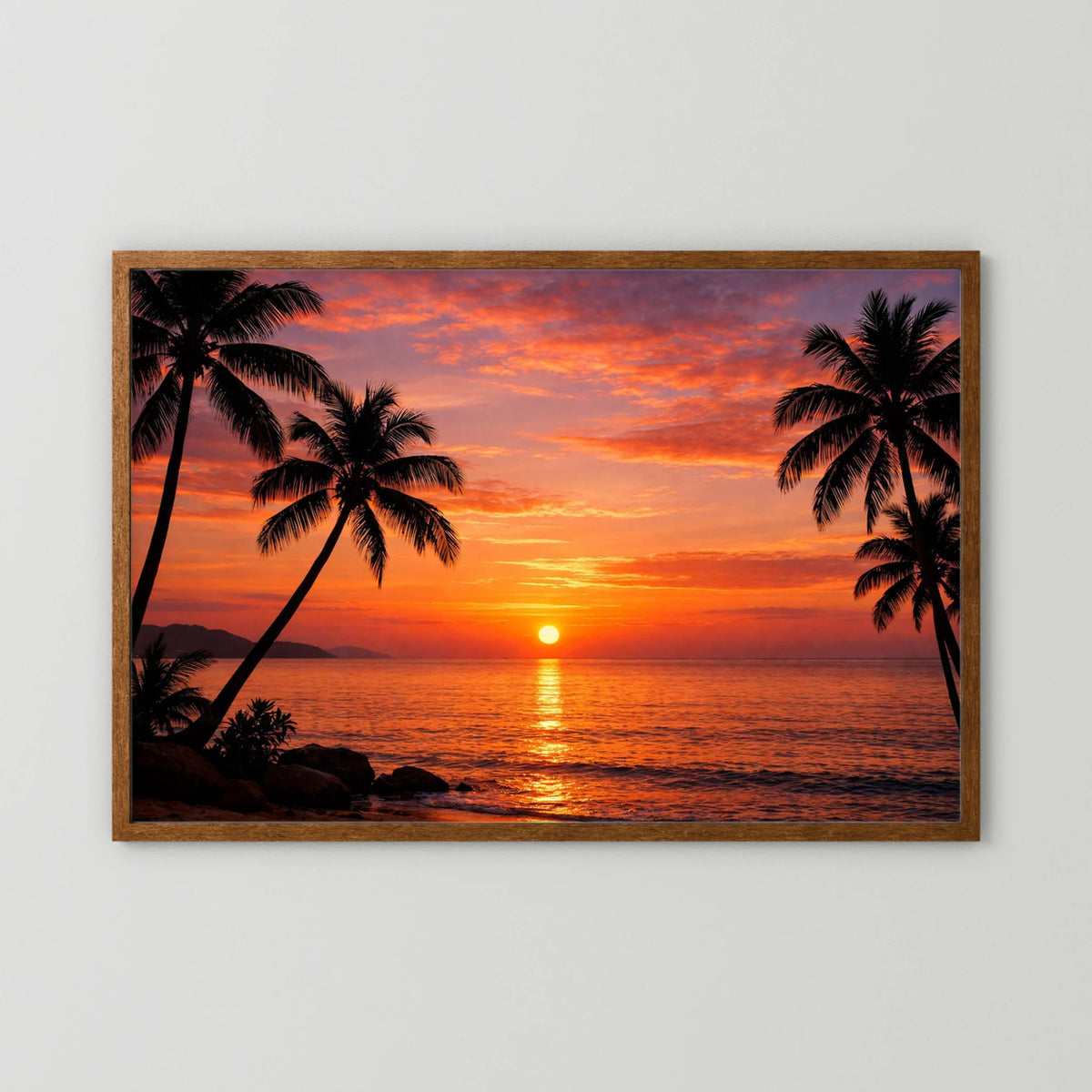 Wandbild mit Sonnenuntergang am Meer, Palmen-Silhouetten, brauner Holzrahmen