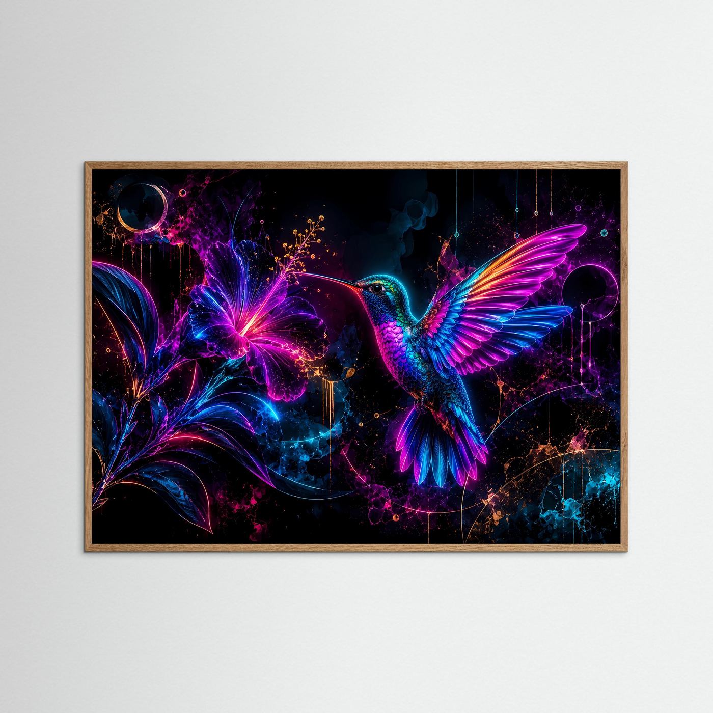 Neon-Kolibri mit Blüte | Futuristische Wandkunst in Pink, Blau & Violett