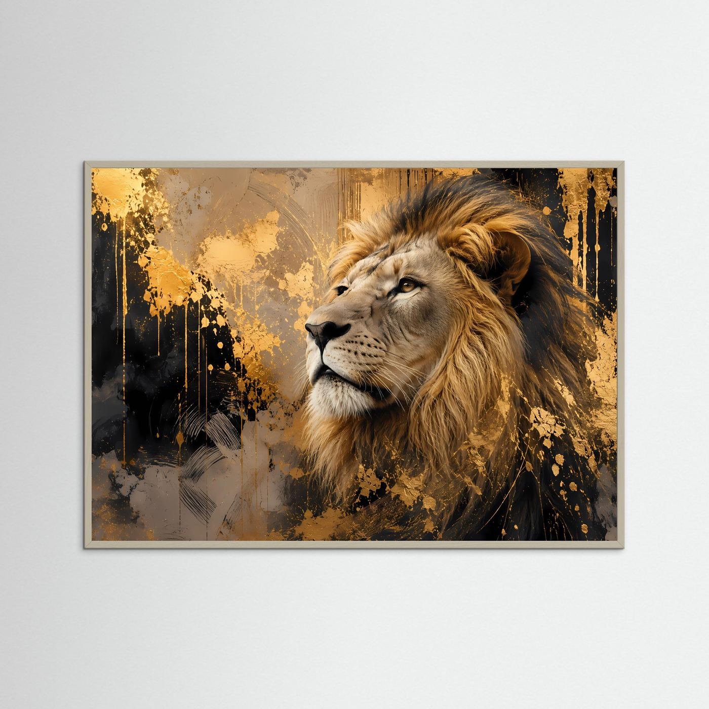 Löwenkunstposter mit goldener Löwenmähne und Blick nach vorn, mit hellgrauem Rahmen