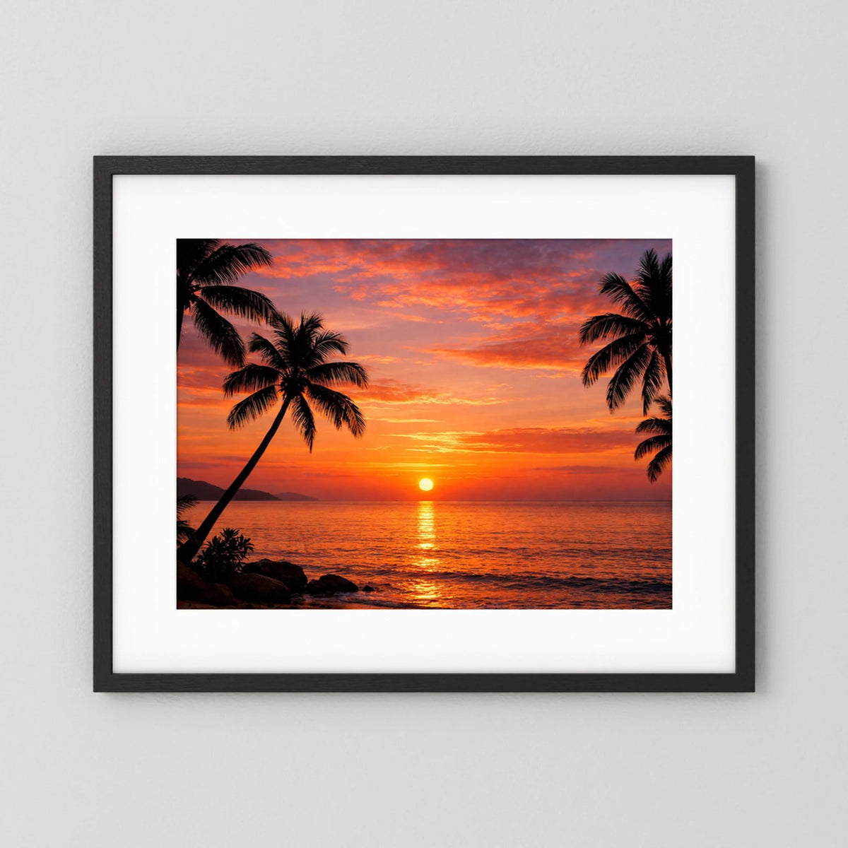 Wandbild mit Sonnenuntergang am Meer, Palmen-Silhouetten, schwarzer Rahmen