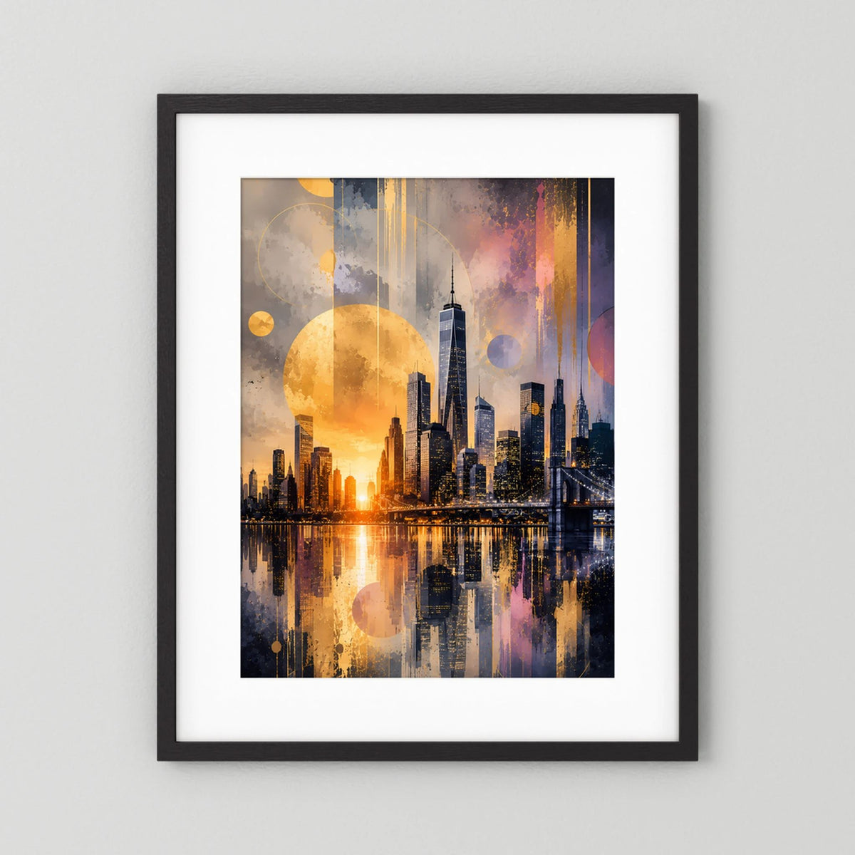 Hochformat-Poster im schwarzen Rahmen mit weißem Passepartout, abstrakte New-York-Skyline im Goldlicht