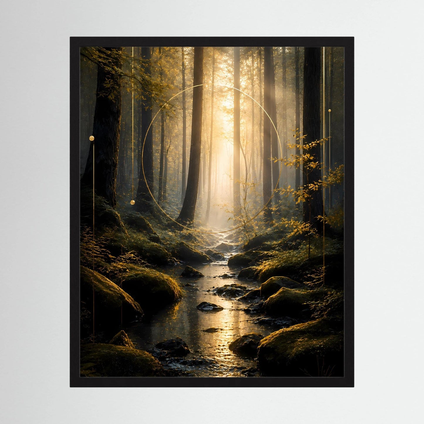 Wandposter im Hochformat mit Bach im Wald und goldenen Lichtbündeln, schwarze Einfassung