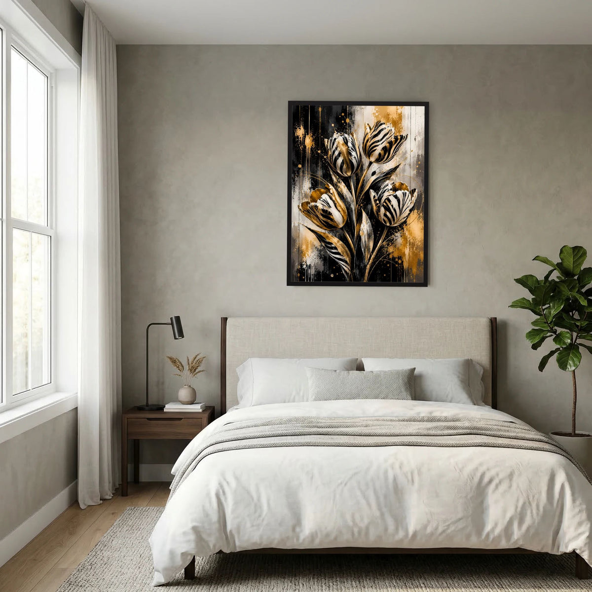 Gerahmtes Hochformat-Poster mit abstrakten Tulpen in Gold, Schwarz und Weiß, schwarzer Rahmen