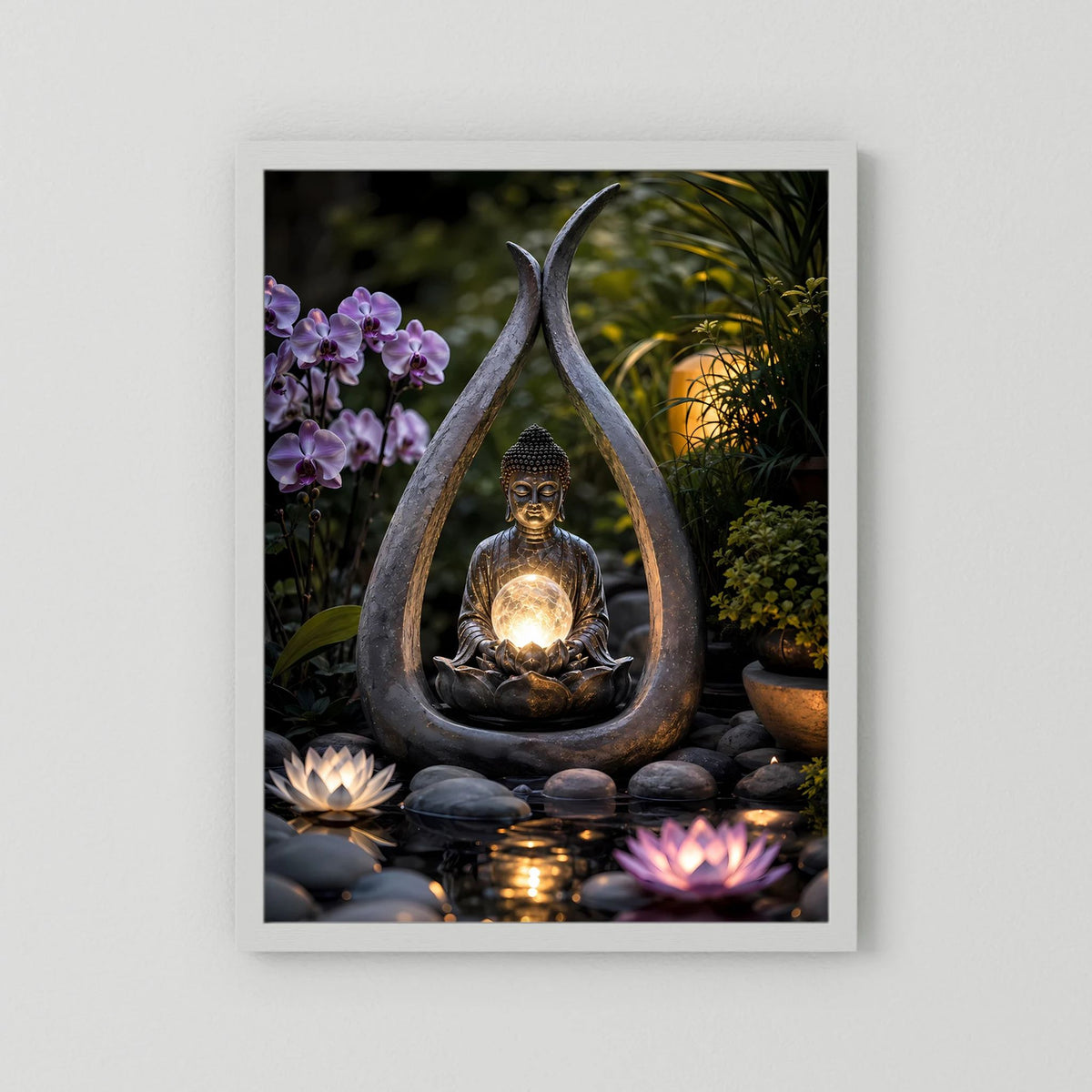 Poster mit weißem Rand: Meditierender Buddha mit goldener Lichtkugel, Lotus und violetten Orchideen